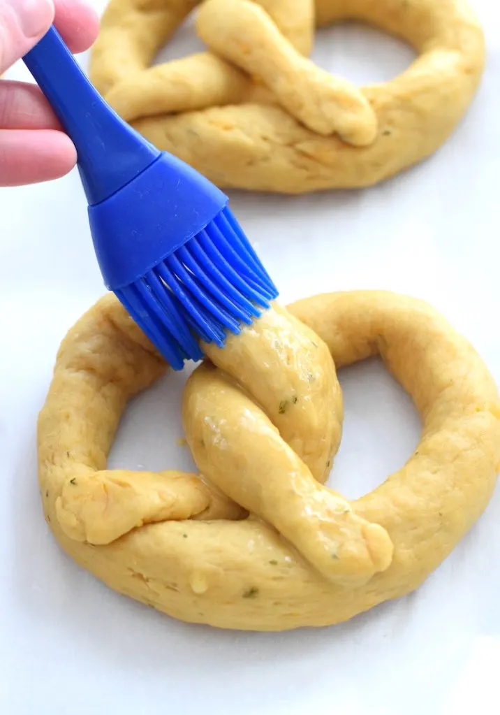 soft pretzels egg wash