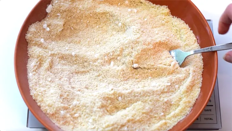 almond flour, sukrin gold, cinnamonalmond flour, sukrin gold, cinnamon