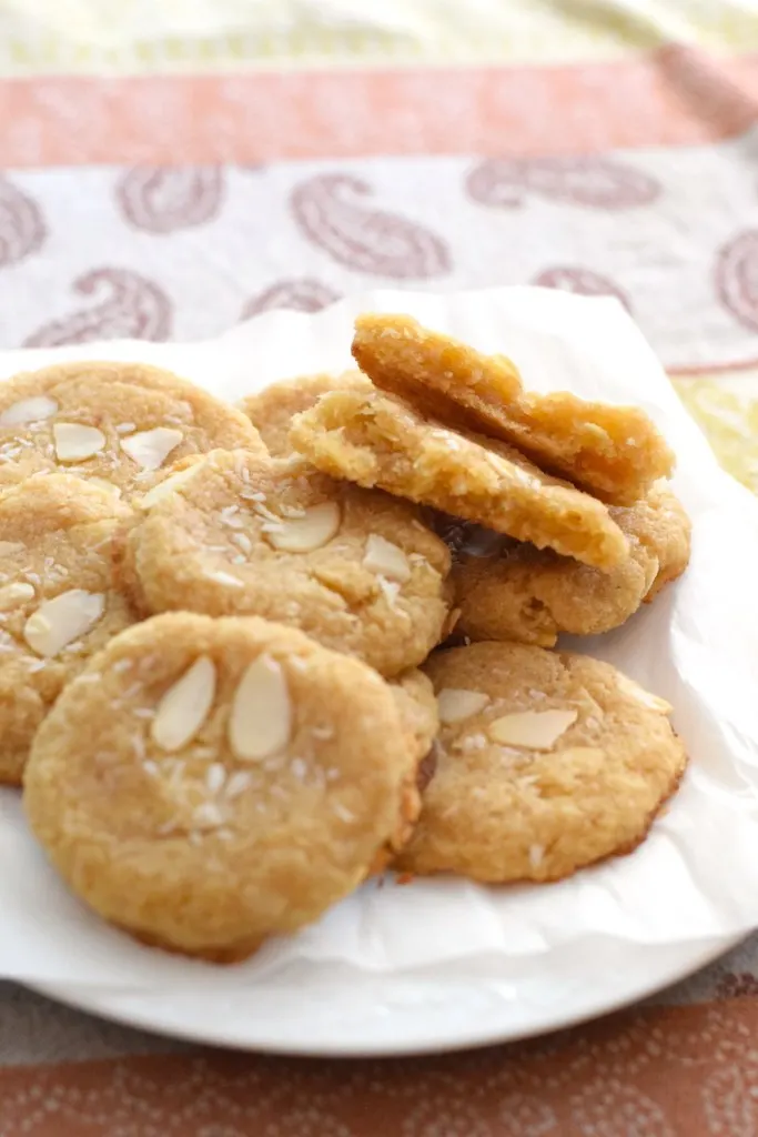 keto coconut almond cookies