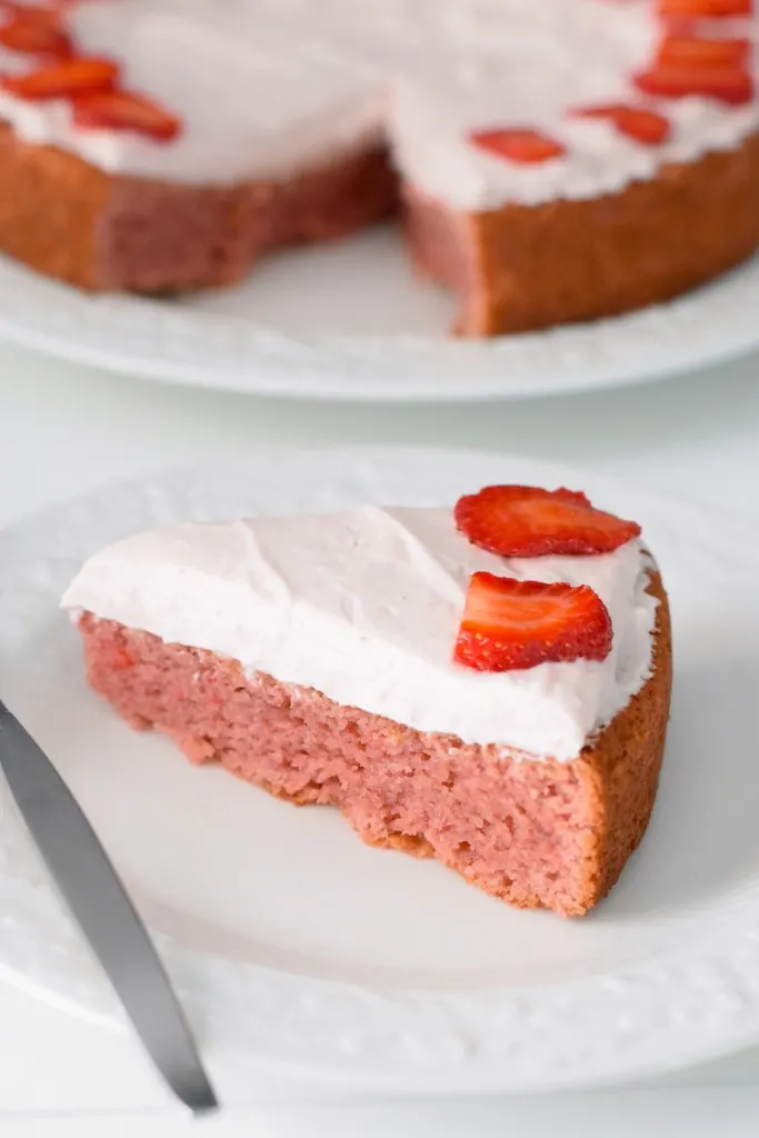 keto coconut flour strawberry cake