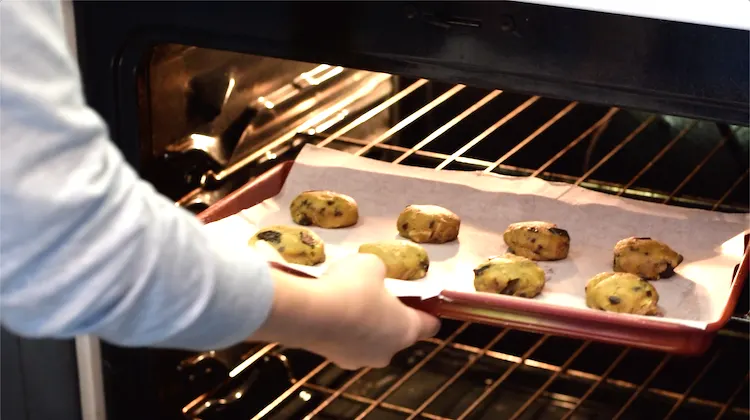baking keto chocolate chip cookies