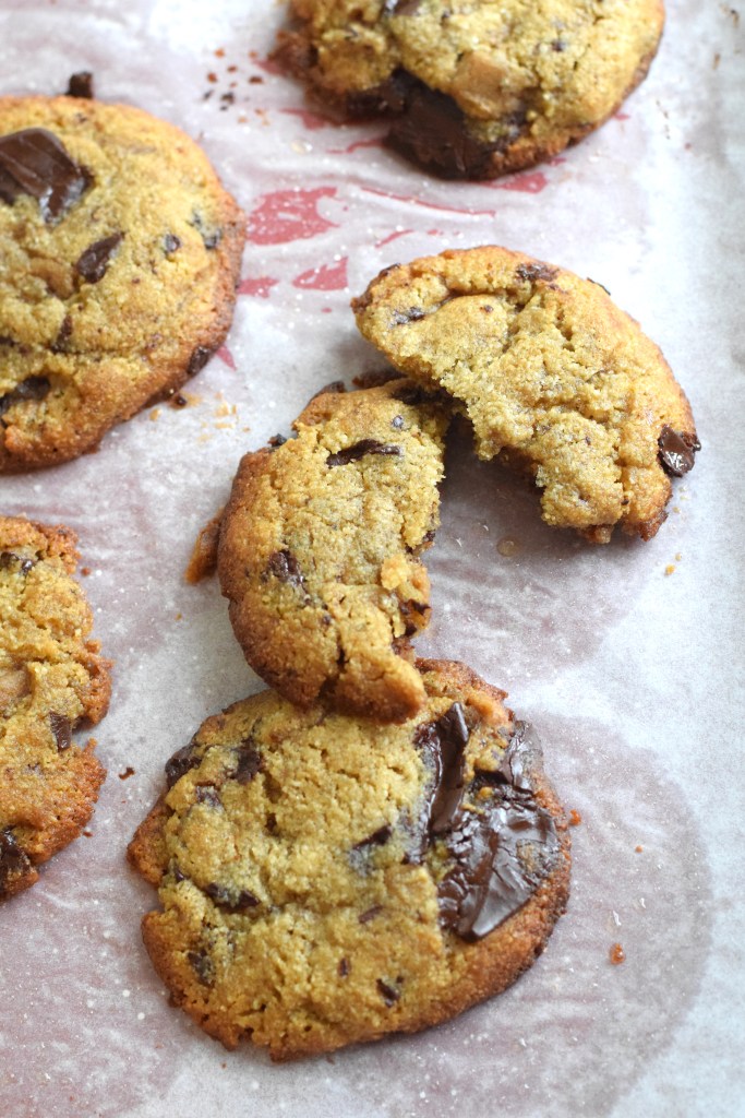 chewy keto chocolate chip cookies