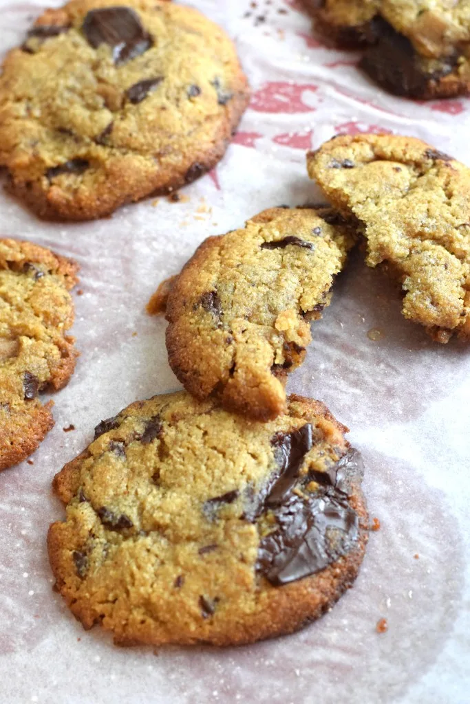 chewy keto chocolate chip cookies