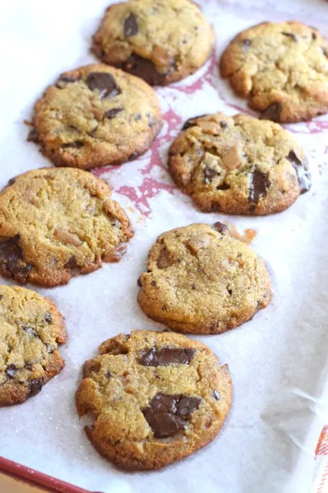 keto chocolate chip cookies