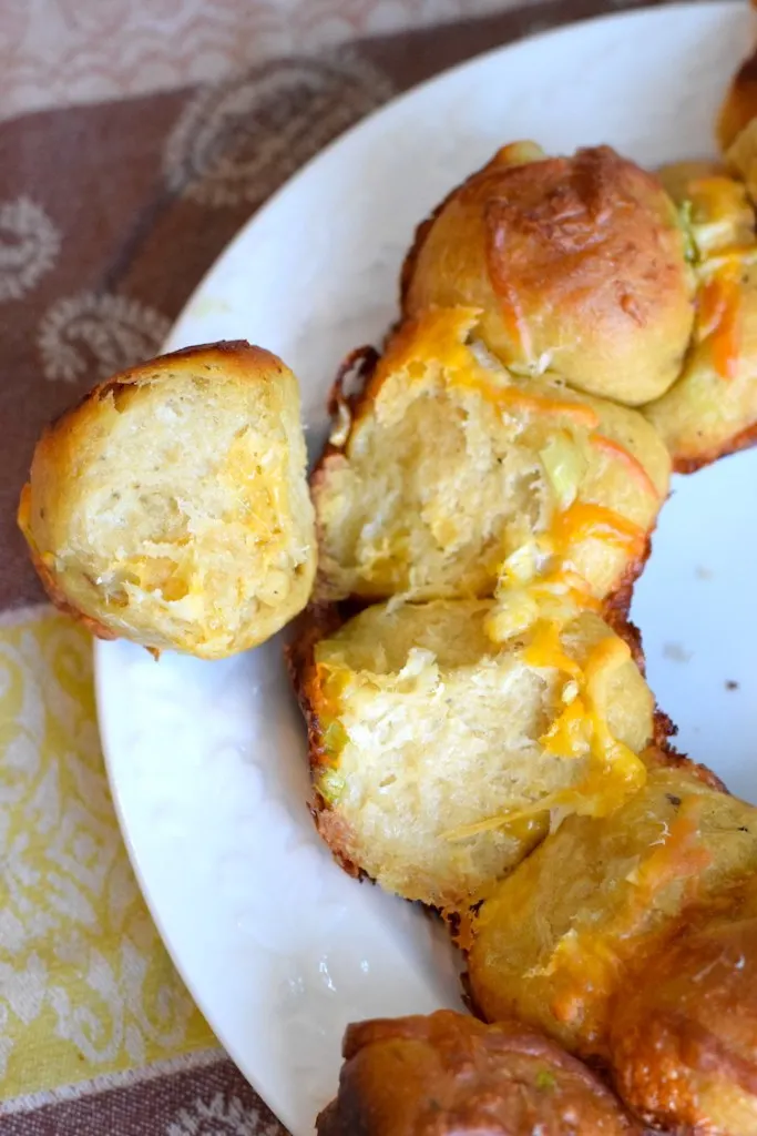 keto garlic cheese monkey bread