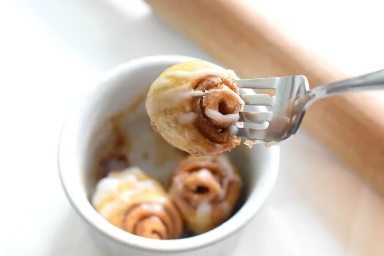 keto microwave cinnamon rolls