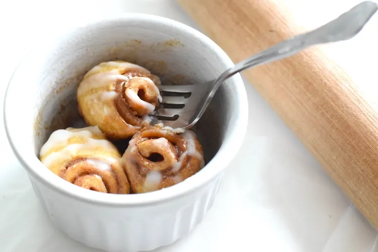 keto one minute cinnamon roll